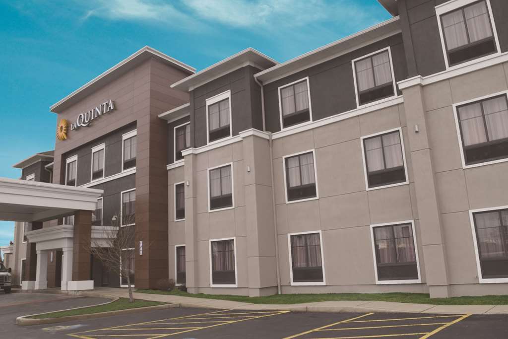 La Quinta By Wyndham Lackawanna Esterno foto